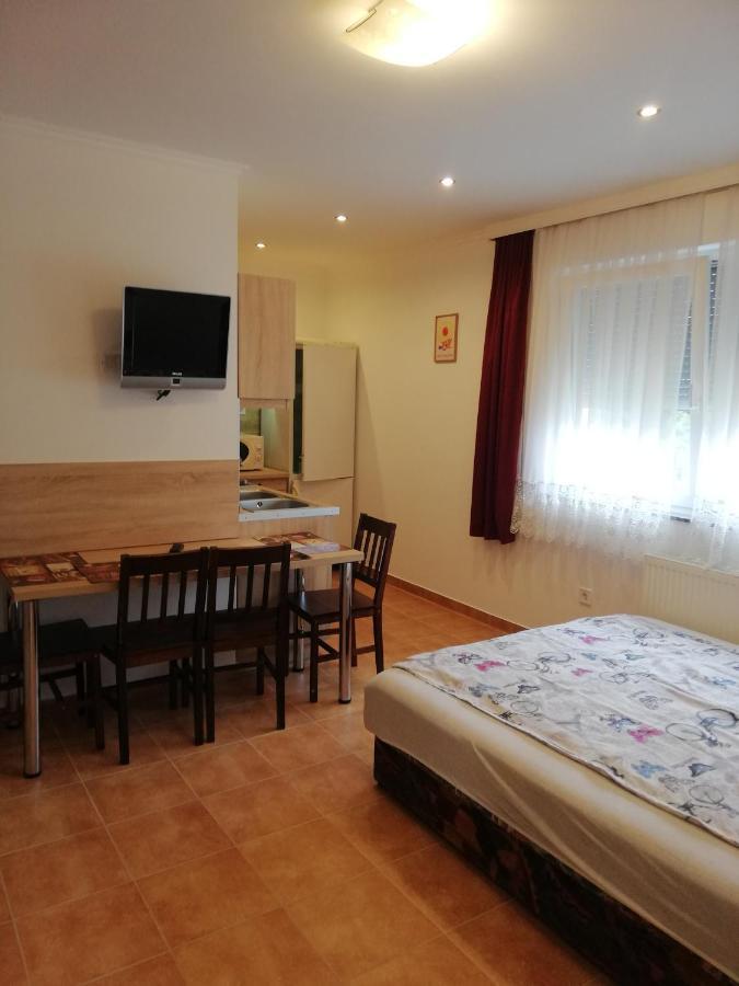 Ferienwohnung Zoe Apartman Siófok Exterior foto