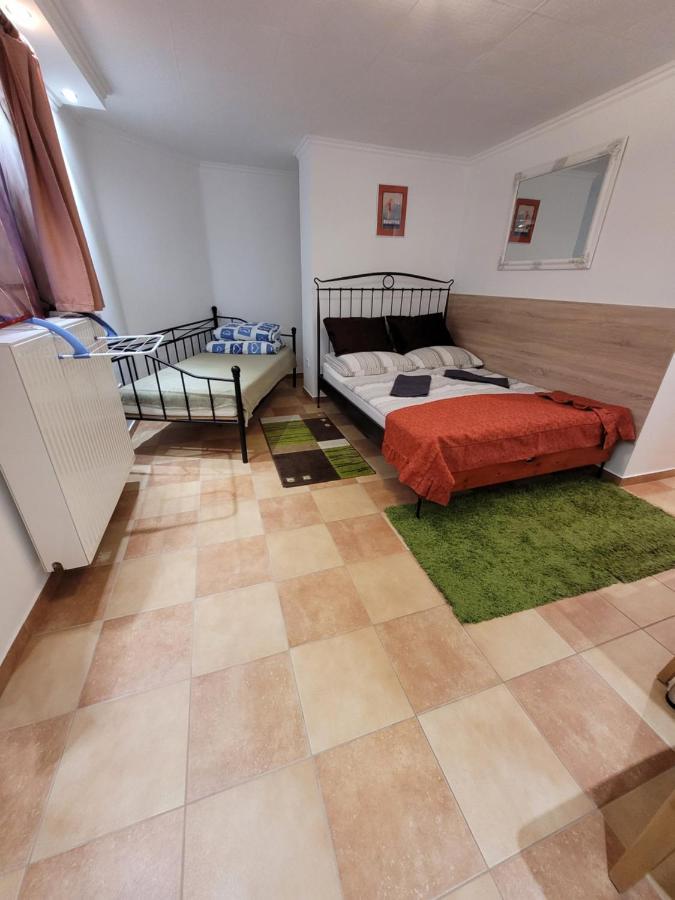 Ferienwohnung Zoe Apartman Siófok Exterior foto