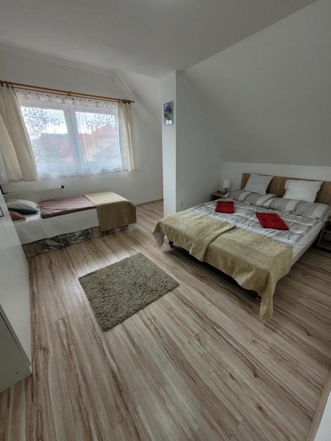 Ferienwohnung Zoe Apartman Siófok Exterior foto