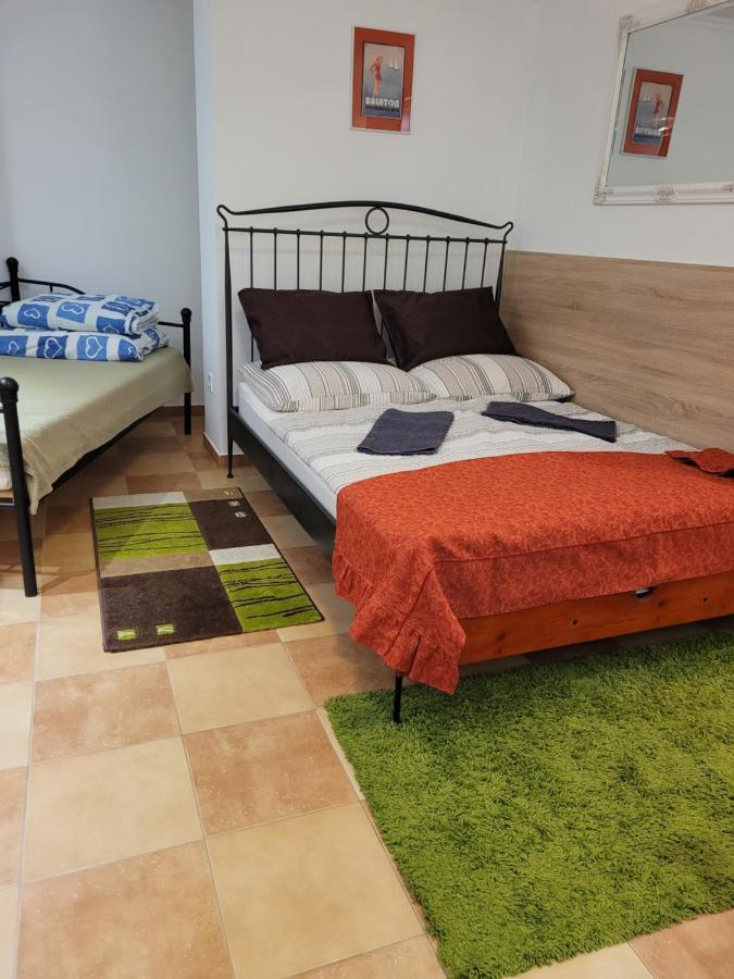 Ferienwohnung Zoe Apartman Siófok Exterior foto