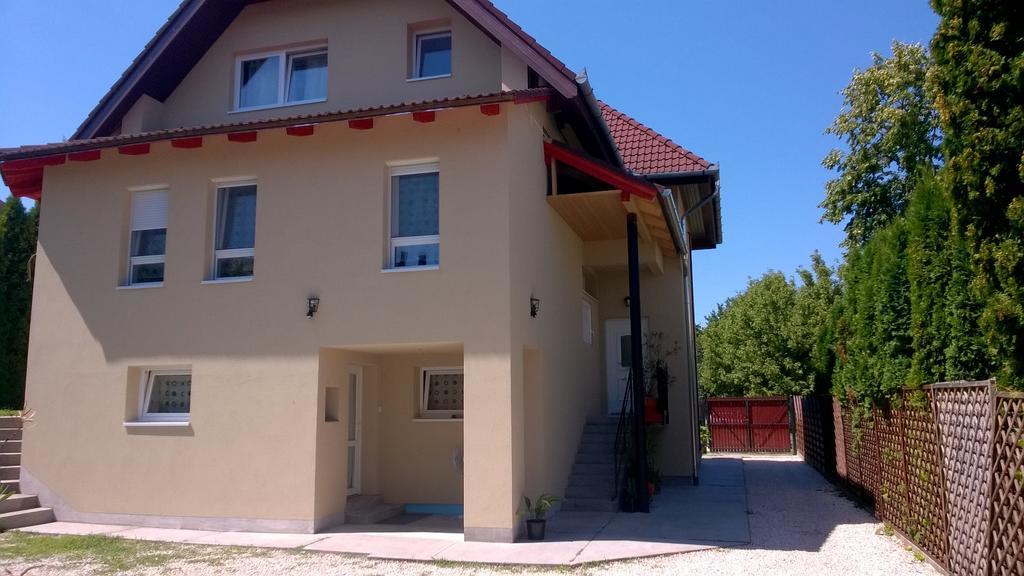 Ferienwohnung Zoe Apartman Siófok Exterior foto