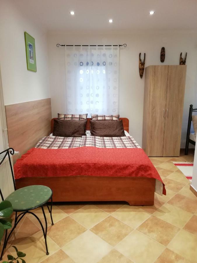 Ferienwohnung Zoe Apartman Siófok Exterior foto